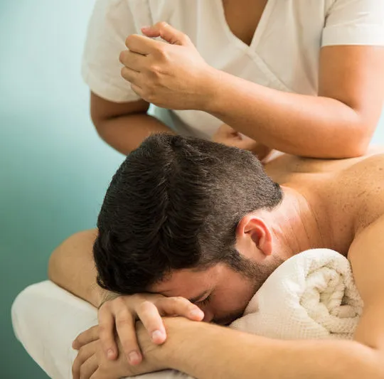 Kókusz olajos masszázs